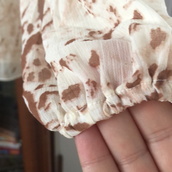 cream/tan long sleeve, VNeck, animal print blouse & zipper, Miss H, Eur42/US10 - Picture 4 of 8